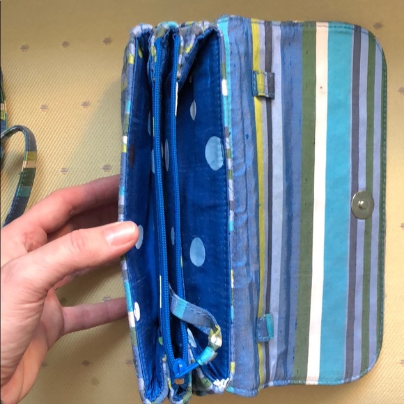 Vera Bradley summer clutch - Picture 4 of 5